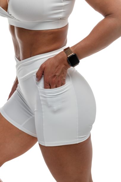 ELEVATE V SCRUNCH SHORTS (WHITE)